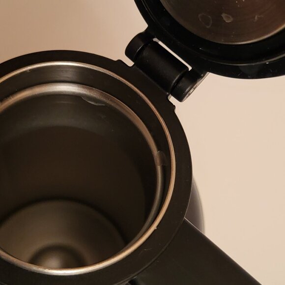 Stanley Classic Easy-Pour Growler - Picture 4 of 4